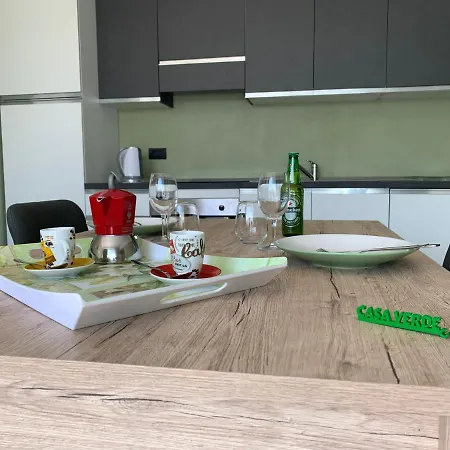 Casa Verde, Dongo, Di *