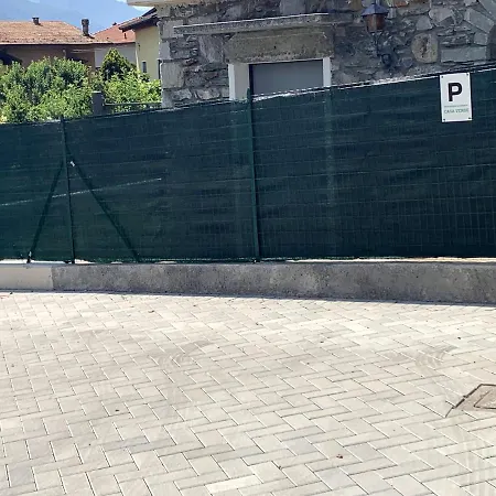 Casa Verde, Dongo, Di Prázdninový dům Dongo
