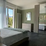 Casa Verde, Dongo, Di בית נופש