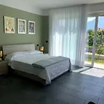 Casa Verde, Dongo, Di בית נופש