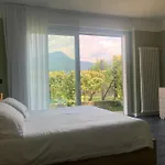 Casa Verde, Dongo, Di