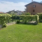 Casa Verde, Dongo, Di