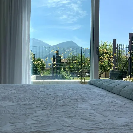 Casa Verde, Dongo, Di دونغو