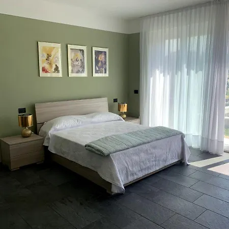 Casa Verde, Dongo, Di دونغو