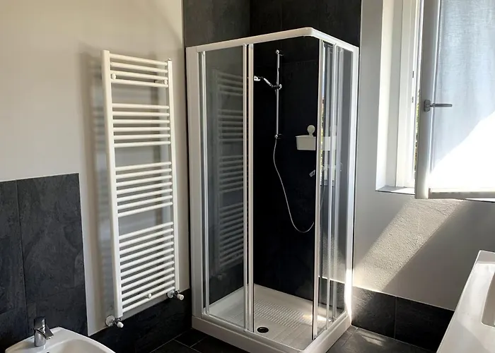 Casa Verde, Dongo, Di * Dongo