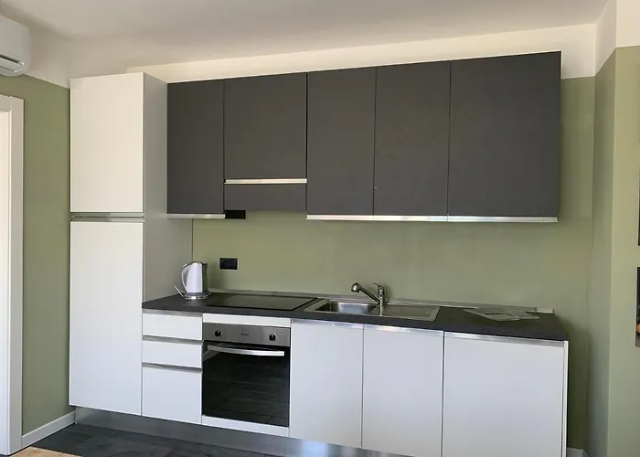 Casa Verde, Dongo, Di Ferienhaus