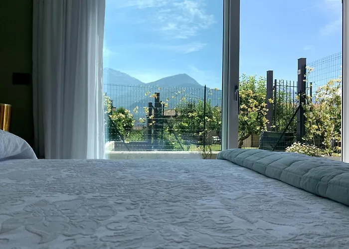 Casa Verde, Dongo, Di ドンゴ