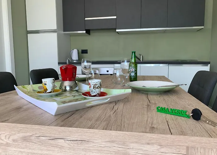 Casa Verde, Dongo, Di *